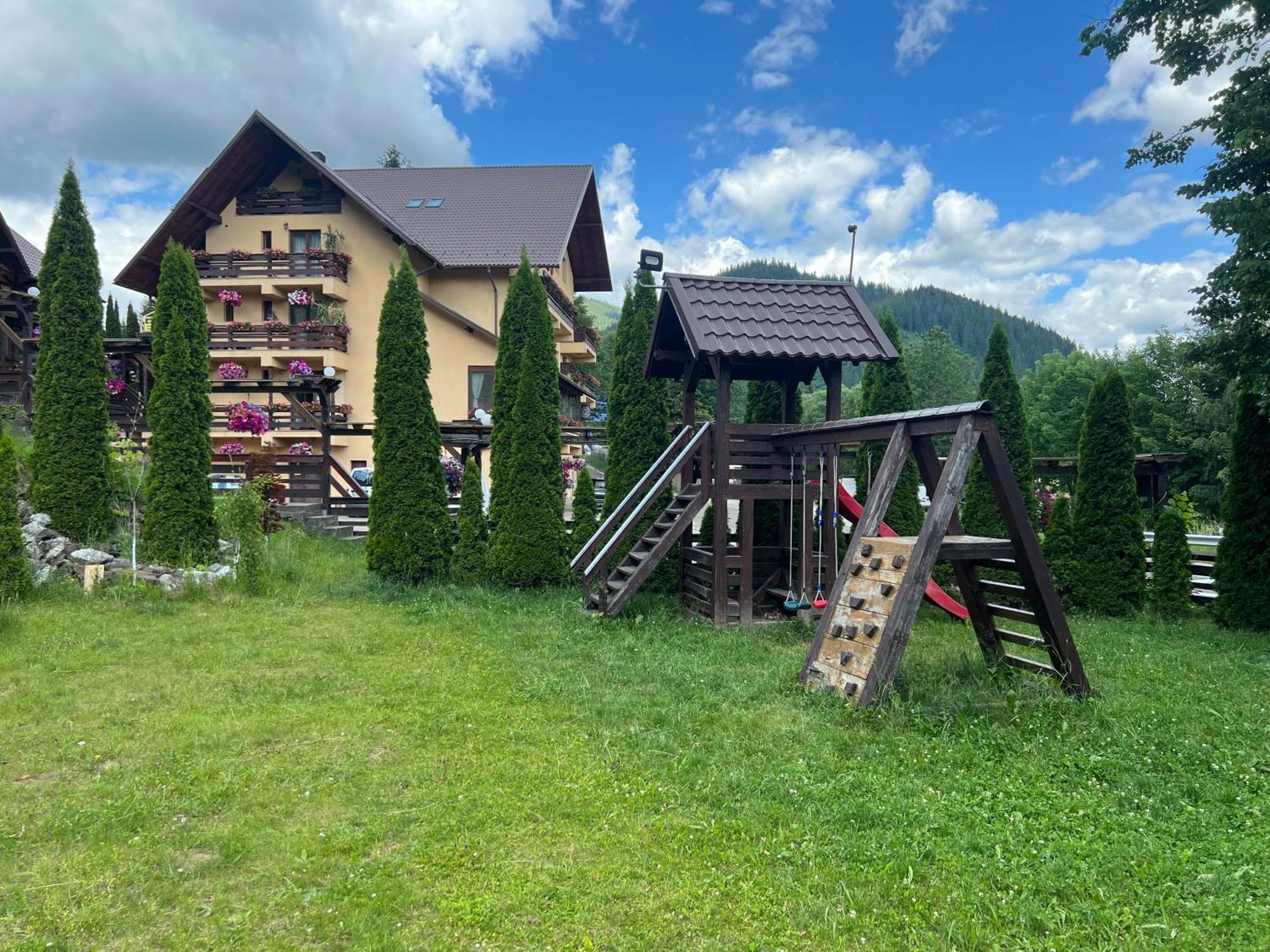 Pensiunea Vranis Sadova  Buitenkant foto